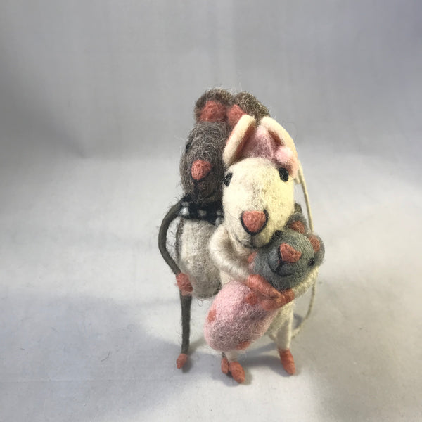 Parents with baby mouse pink or blue