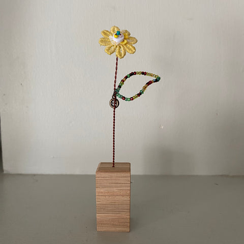 Beaded Flower - Single Bloom Yellow embroidered Daisy